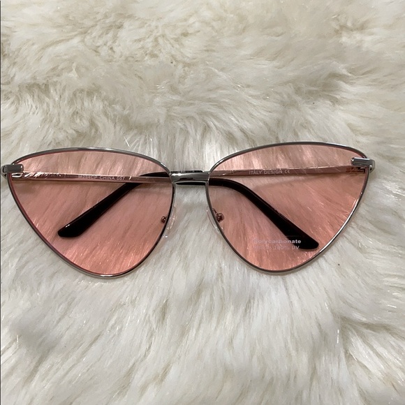 2 for $22 mix Sunglasses - Picture 2 of 6